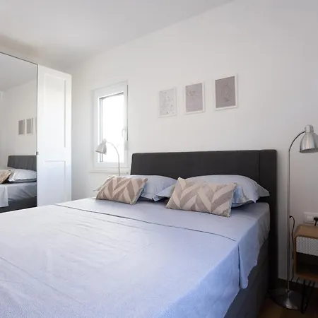 La Petit Apartment Trogir Exterior photo