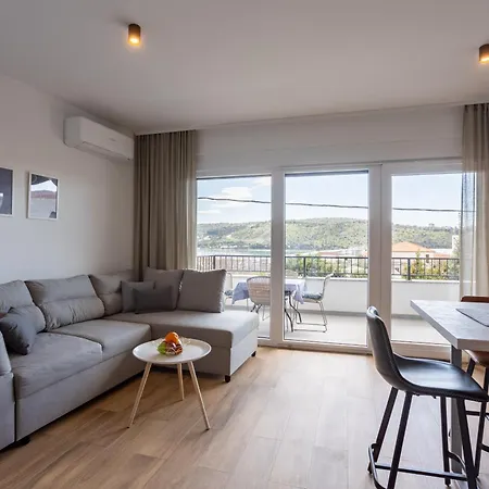 La Petit Apartment Trogir Exterior photo