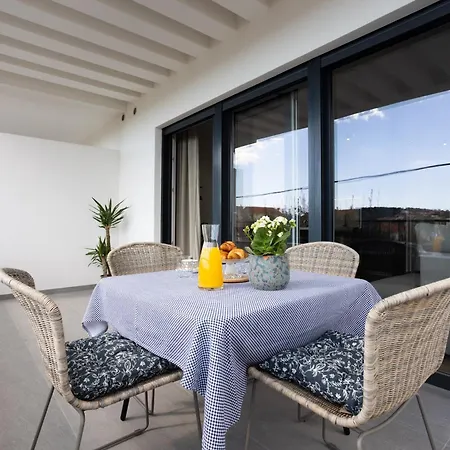 La Petit Apartment Trogir Exterior photo